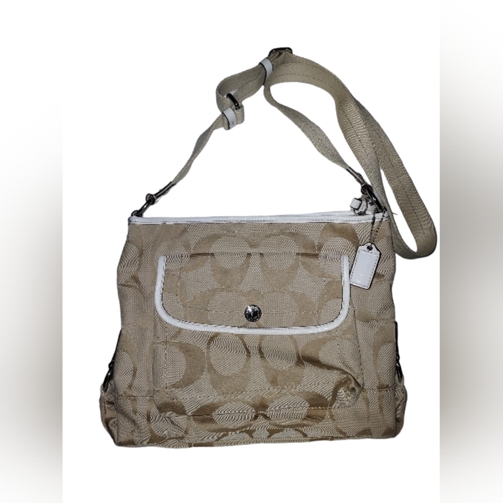 $99! Coach | Crossbody Lavender Inside Purse - Picture 9 of 17